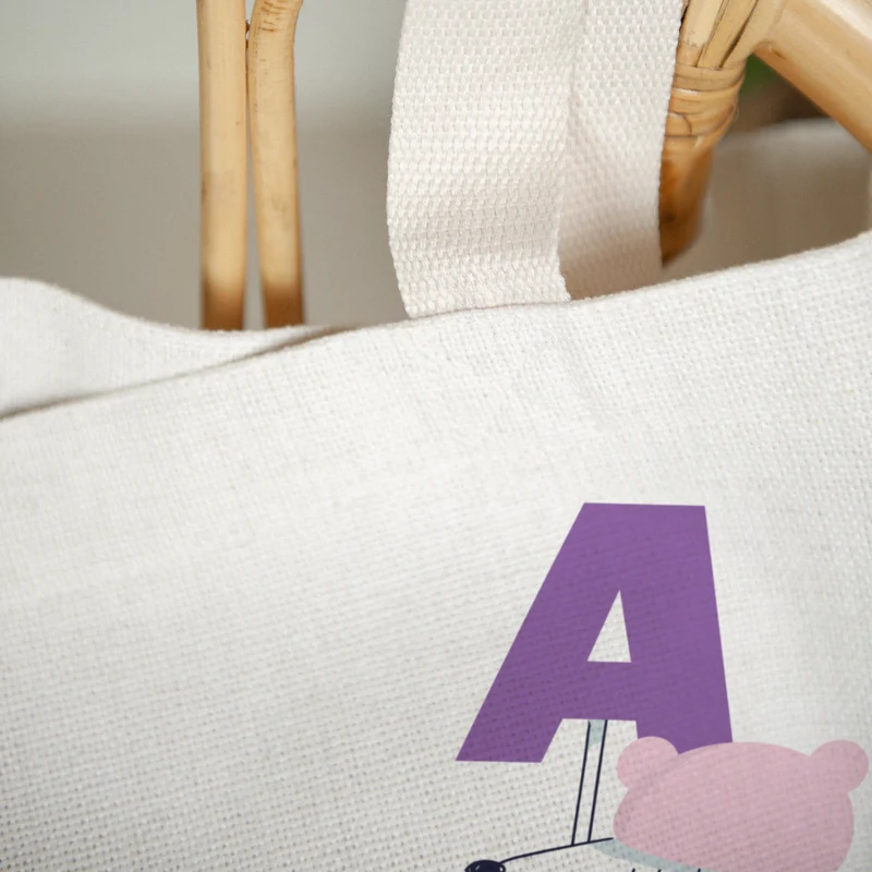 Tote bag Anse en toile Des chiens et des lettres violettes